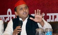 योगी के खिलाफ अनैतिक बयानबाजी पर अखिलेश ने छात्र नेता को टोका योगी के खिलाफ अनैतिक बयानबाजी पर अखिलेश ने छात्र नेता को टोका