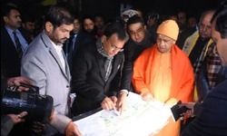 वाराणसीः मुख्यमंत्री ने समीक्षा बैठक में अफसरों को लगाई फटकार, आज जाएंगे गोरखपुर वाराणसीः मुख्यमंत्री ने समीक्षा बैठक में अफसरों को लगाई फटकार, आज जाएंगे गोरखपुर