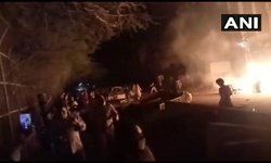 दिल्लीः शाहीन बाग इलाके में फर्नीचर की दुकान में लगी आग, मौके पर पहुंचीं 4 दमकल गाड़ियां दिल्लीः शाहीन बाग इलाके में फर्नीचर की दुकान में लगी आग, मौके पर पहुंचीं 4 दमकल गाड़ियां