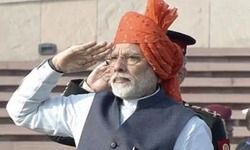 वॉर मेमोरियल पहुंचे PM मोदी, गणतंत्र दिवस पर पहली बार शहीदों को दी श्रद्धांजलि