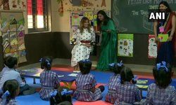 दिल्लीः सर्वोदय विद्यालय के स्टूडेंट्स से क्लास में जाकर मिलीं मेलानिया ट्रंप