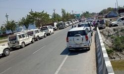 गौरीगंज अमेठी : राजा भैया को 1000 लग्जरी गाड़ियों के काफिले से रिसीव करने पहुंचे एमएलसी गोपाल जी विधायक विनोद सरोज,राकेश सिंह एवं जामो, बाबागंज कुंडा कालाकाकर बिहार के प्रमुख भी साथ में मौजूद