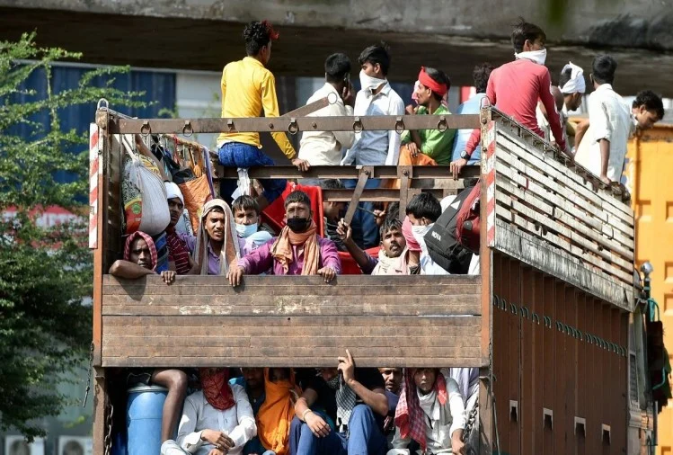 राज्यों की अमानवीय उपेक्षा और प्रवासी मजदूर – प्रोफेसर (डॉ.) योगेन्द्र यादव