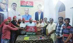 बसपा नेता बबलू निषाद सपा की सदस्यता किया ग्रहण, दर्जनों समर्थकों के साथ पार्टी किया जॉइन बसपा नेता बबलू निषाद सपा की सदस्यता किया ग्रहण, दर्जनों समर्थकों के साथ पार्टी किया जॉइन