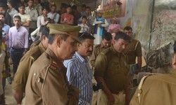 गैराज के चौकीदार की गोली मारकर हत्या, सनसनी गैराज के चौकीदार की गोली मारकर हत्या, सनसनी