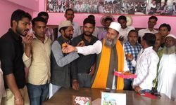 समाजवादी पार्टी के कार्यालय पर आज मिठाइयों का दौर समाजवादी पार्टी के कार्यालय पर आज मिठाइयों का दौर