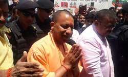 संकटमोचन मंदिर में सीएम योगी आदित्यनाथ ने लगाई हाजिरी संकटमोचन मंदिर में सीएम योगी आदित्यनाथ ने लगाई हाजिरी