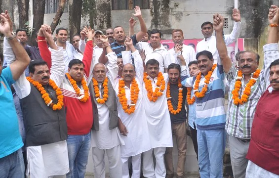 कांग्रेस पार्षद कई साथियों संग सपा में शामिल कांग्रेस पार्षद कई साथियों संग सपा में शामिल