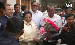 दिल्ली : कुमार स्वामी पहुचे मायावती के आवास माया से मिलने के बाद रहुल से मिलेगे