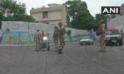 जम्मू और कश्मीर: आज सुबह से धारा 144 लागू करने के मद्देनजर जम्मू में सुरक्षा कड़ी कर दी गई। जम्मू और कश्मीर: आज सुबह से धारा 144 लागू करने के मद्देनजर जम्मू में सुरक्षा कड़ी कर दी गई।