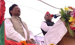 महागठबंधन को मिलते जनसमर्थन से भाजपा बौखलाई - अखिलेश यादव महागठबंधन को मिलते जनसमर्थन से भाजपा बौखलाई - अखिलेश यादव