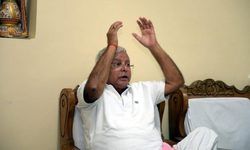 लालू यादव के घर पर सीबीआई का छापा, रेल मंत्री रहते गड़बड़ी का आरोप, पत्नी-बेटे समेत दर्ज हुआ केस