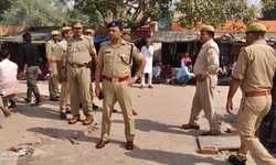 संभल : शरद पुर्णिमा के अवसर पर थाना गुन्नौर स्थित राजघाट गंगा स्नान को आये श्रद्धालुओं की सुरक्षा व्यवस्था का जायजा लिया पुलिस अधीक्षक सम्भल यमुना प्रसाद ने ।