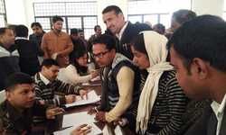 जिलाधिकारी ने गांव गांव में कैंप लगाकर समस्याओं का निस्तारण करने का लेखपालों को दिया निर्देश