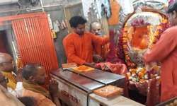 प्रतिबंध समाप्त होते ही CM योगी ने किए बजरंग बली के दर्शन, हाथ जोड़कर की कामना