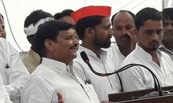 छात्र देश के कर्णधार हैं, यही लोग देश को आगे बढ़ाएंगे : शिवपाल छात्र देश के कर्णधार हैं, यही लोग देश को आगे बढ़ाएंगे : शिवपाल