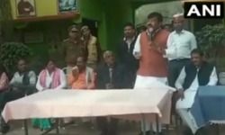 यूपी के मंत्री का अजीबोगरीब बयान, शिक्षित लोग गलत माहौल पैदा करते हैं यूपी के मंत्री का अजीबोगरीब बयान, शिक्षित लोग गलत माहौल पैदा करते हैं