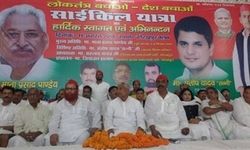 जनहित की कोई योजना लागू नहीं कर पाई सरकार : माता प्रसाद