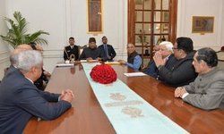 CAA पर 154 पूर्व जजों और वरिष्ठ अधिकारियों ने राष्ट्रपति से लगाई गुहार, उपद्रवियों पर कार्रवाई की मांग CAA पर 154 पूर्व जजों और वरिष्ठ अधिकारियों ने राष्ट्रपति से लगाई गुहार, उपद्रवियों पर कार्रवाई की मांग