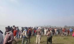 सरयू में नाव पलटने से शिक्षक की मौत, 20 से ज्यादा लापता