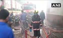 मुंबईः बोरीवली वेस्ट के एक शॉपिंग सेंटर में लगी आग, फायर ब्रिगेड मौके पर