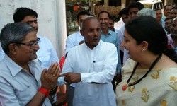 अमेठी- जगदीशपुर @BJP4India कार्यालय पहुंचीं @smritiirani बुजुर्ग कार्यकर्ताओं को करेंगी सम्मानित,करने पहुँची केन्द्रीय मंत्री स्मृति ईरानी।