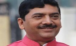 जूता काण्ड वाले संतकबीरनगर के पूर्व BJP सांसद शरद त्रिपाठी ने UP सरकार पर उठाया सवाल जूता काण्ड वाले संतकबीरनगर के पूर्व BJP सांसद शरद त्रिपाठी ने UP सरकार पर उठाया सवाल