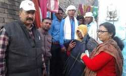 सोनकपुर में गरीबों को तहसील प्रशासन द्वारा कंबल वितरित किए गए