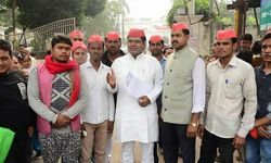 ललई यादव समेत सपाईयो पर झूठा मुकदमा दर्ज होने पर सपाई समर्थक भड़के,राज्यपाल को दिया ज्ञापन-जेपी यादव ललई यादव समेत सपाईयो पर झूठा मुकदमा दर्ज होने पर सपाई समर्थक भड़के,राज्यपाल को दिया ज्ञापन-जेपी यादव