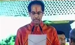 महाराष्ट्र के 18वें मुख्यमंत्री बने उद्धव ठाकरे, मंत्रियों ने भी ली शपथ महाराष्ट्र के 18वें मुख्यमंत्री बने उद्धव ठाकरे, मंत्रियों ने भी ली शपथ
