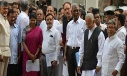 एग्जिट पोल के नतीजों से विपक्ष बेचैन, पासा पलटने की उम्मीद में .....