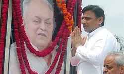 जब शान-ओ-शौकत देखकर जनेश्वर मिश्र बोले- यार तुम नेता नहीं हो, समाजवादी तो एकदम नहीं