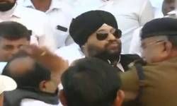 तिरंगा फहराने को लेकर भिड़े कांग्रेसी नेता, जमकर चले थप्पड़-घूंसे