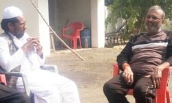 शाहगंज: पूर्व मंत्री शैलेन्द्र यादव ललई की बड़ी माता के निधन पर आज हाफ़िज़ खुर्शीद साहब ने आवास पर पहुंच कर खेराजे अक़ीदत पेश की