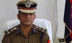 नवागत पुलिस उपमहानिरीक्षक सुभाष चंद्र दुबे ने मीडिया प्रतिनिधियों को संबोधित किया