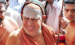 कांची मठ के शंकराचार्य स्वामी जयेंद्र सरस्वती का 82 की उम्र में निधन.., जयेंद्र सरस्वती का हुआ निधन, हार्ट अटैक से मौत की खबर।