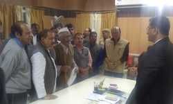 सीतापुर- सीएमएस डॉ.एके.अग्रवाल की अभद्रता से आहत, एकमात्र जीवित स्वतंत्रता संग्राम सेनानी शिव नारायण लाल शर्मा ने जिलाधिकारी से मांगी इच्छा मृत्यु की अनुमति