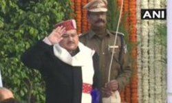 दिल्ली में बीजेपी अध्यक्ष जेपी नड्डा ने पार्टी मुख्यालय में 71वें गणतंत्र दिवस के मौके पर तिरंगा फहराया. जेपी नड्डा ने इस बार बतौर बीजेपी अध्यक्ष पहली बार झंडारोहण किया है.
