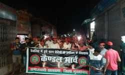 बेटी बचाओ बीजेपी भगाओ के नारे के साथ सपा का कैंडल मार्च