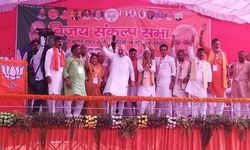 देवरिया पहुंचे अमित शाह, संबोधन शुरू