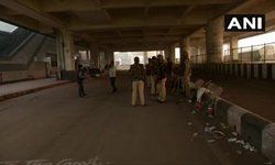 दिल्ली पुलिस स्पेशल कमिश्नर सतीश गोलचा ने कहा, प्रदर्शनकारी मेट्रो स्टेशन से हट गए हैं, मौजपुर चौक भी खाली है। 66 फुटा रोड से सभी प्रदर्शनकारी हट गए हैं।