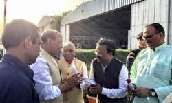 राजनाथ सिंह पहुंचे राजधानी, कल लखनऊ से भरेंगे नामांकन