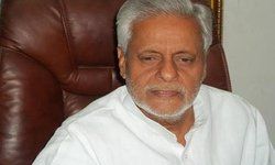 लखनऊ: सपा प्रवक्ता राजेन्द्र चौधरी का बयान; बच्चों के जीवन कर साथ खेल रही योगी सरकार। मंत्री जिम्मेदारी से बच रहे है स्वास्थ व्यवस्था चौपट हो गई है सभी बच्चो की मौत आक्सीजन की कमी से हुई है , गोरखपु