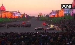 बीटिंग रिट्रीट समारोह संपन्न, पहली बार गाया गया वंदे मातरम, बीटिंग रिट्रीट के समापन के बाद रायसीना हिल में उत्तर और दक्षिण ब्लॉक को तीन रंगों की लाइटों से रोशन किया गया है।