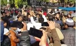 एएमयू जूता प्रकरण में 2 छात्र नेताओं के खिलाफ मुकदमा दर्ज कर गुंडा एक्ट की कार्रवाई की जा रही