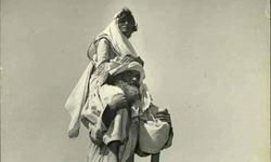 दोनों भाग रहे हैं, मृत्यु से जीवन की ओर... अंधकार से प्रकाश की ओर..