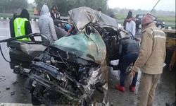 एक्सप्रेस वे पर भीषण सड़क हादसा, डिवाइडर से टकराई कार, तीन की मौत