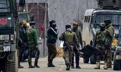 बड़गाम में सीआरपीएफ कैंप पर आतंकी हमला, तीन जवान जख्मी बड़गाम में सीआरपीएफ कैंप पर आतंकी हमला, तीन जवान जख्मी