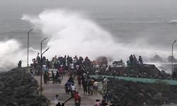 प्रचंड तूफान में बदला चक्रवात फेनी, उत्तर-प्रदेश में भी दी सतर्क रहने की सलाह प्रचंड तूफान में बदला चक्रवात फेनी, उत्तर-प्रदेश में भी दी सतर्क रहने की सलाह