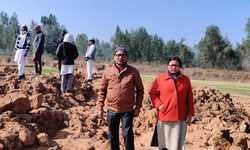 अवैध खनन करने की शिकायत पर तहसीलदार ने जांच पड़ताल की अवैध खनन करने की शिकायत पर तहसीलदार ने जांच पड़ताल की